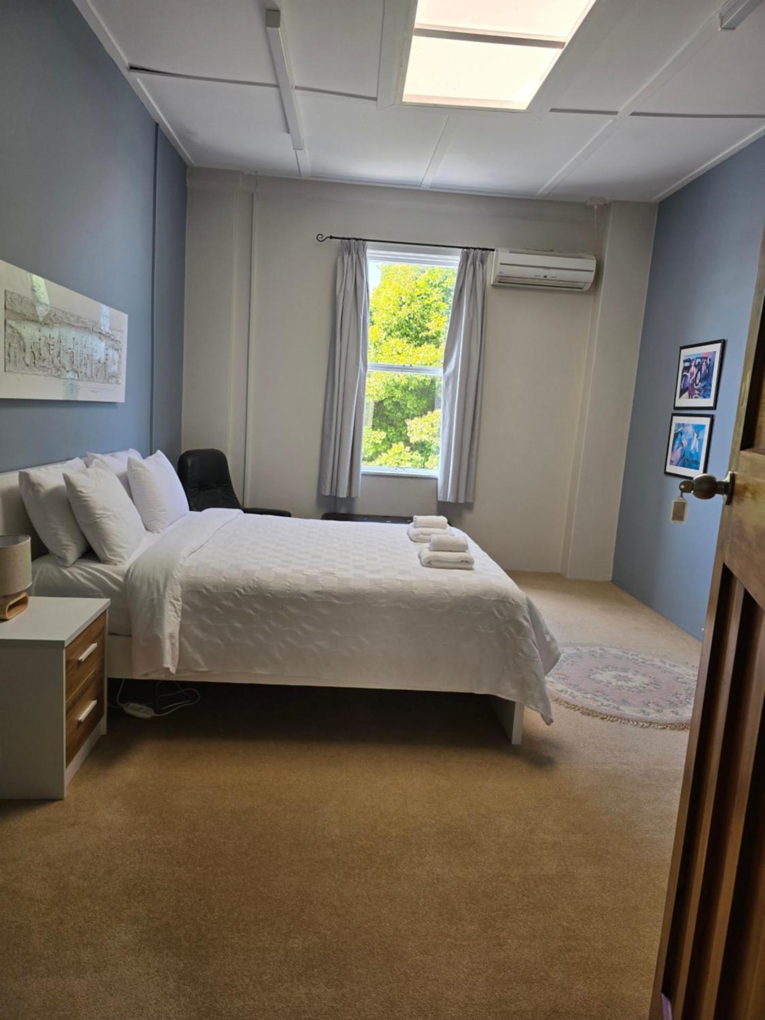Royal Accommodation Stratford Exterior photo